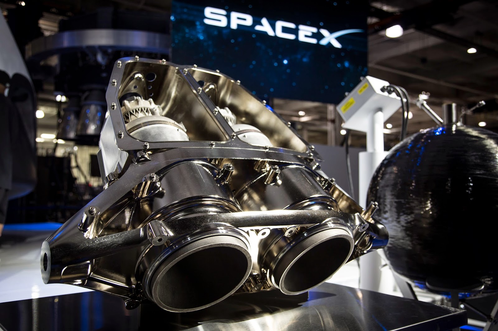 SpaceX разрабатывает космический корабль с 3D-печатными двигателями